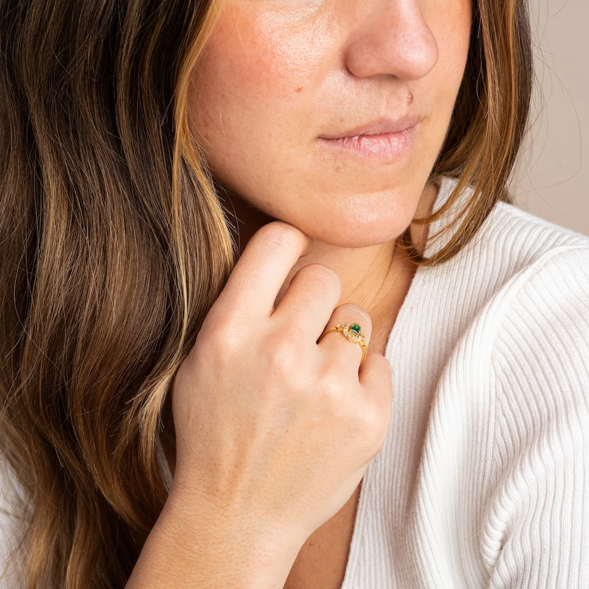 14k Vintage Inspired Emerald Shield Ring - Image 4