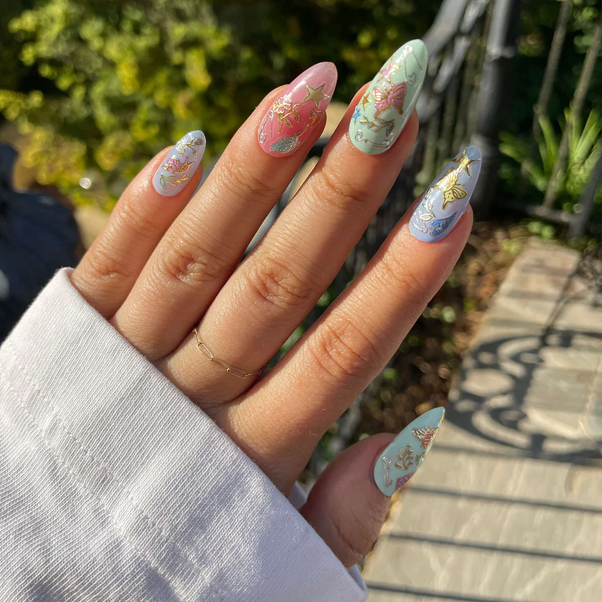 LE x Deco Beauty Iconic Nail Art Stickers - Image 5