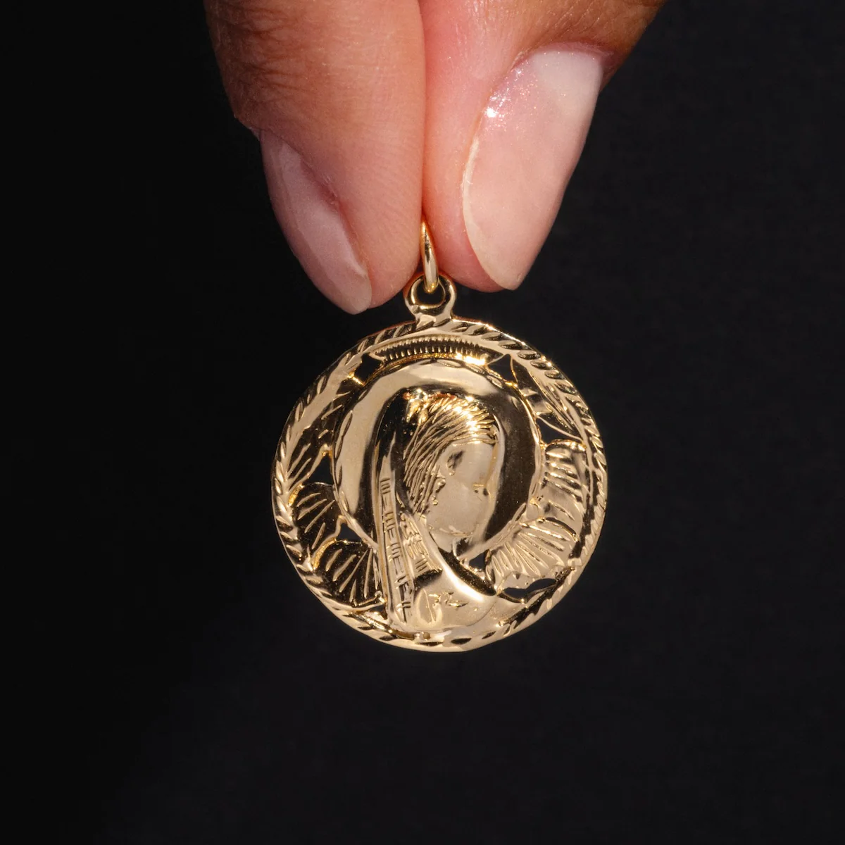 14k Mother Mary Vintage Charm - Image 5