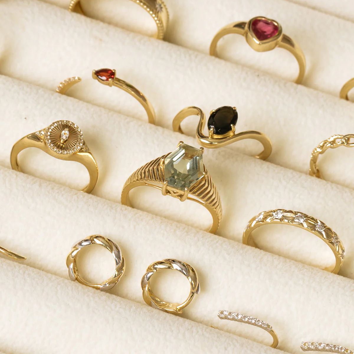 Solid Gold Green Amethyst Bold Chevron Ring - Image 7