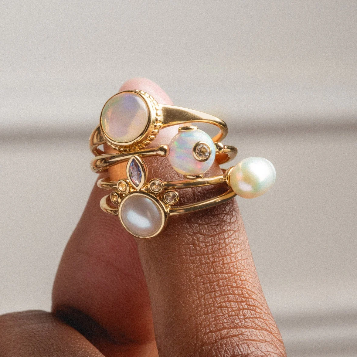 Solid Gold Gem Drop Opal Spinner Ring - Image 7