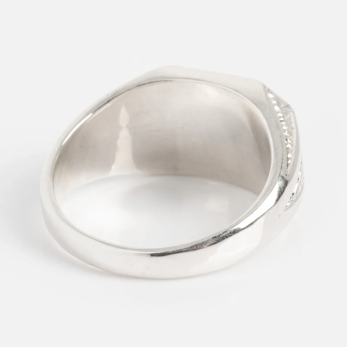 Sovereign Customizable Signet Ring - Image 9